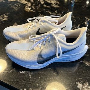 Women’s Nike Pegasus 35 Turbo sneakers in white.